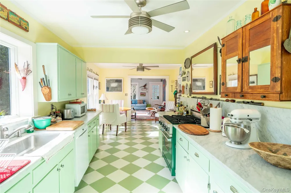 306 6th Street Greenport, NY 11944