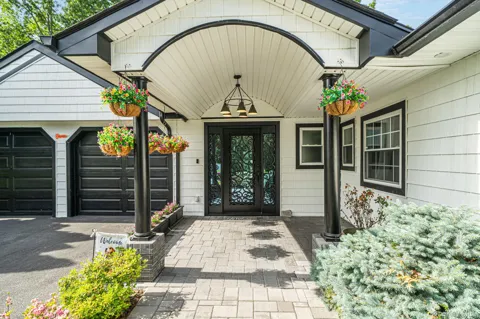 11 Gallatin Drive