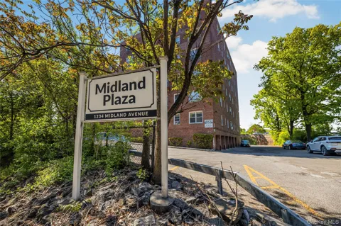 1234 Midland Avenue #1c