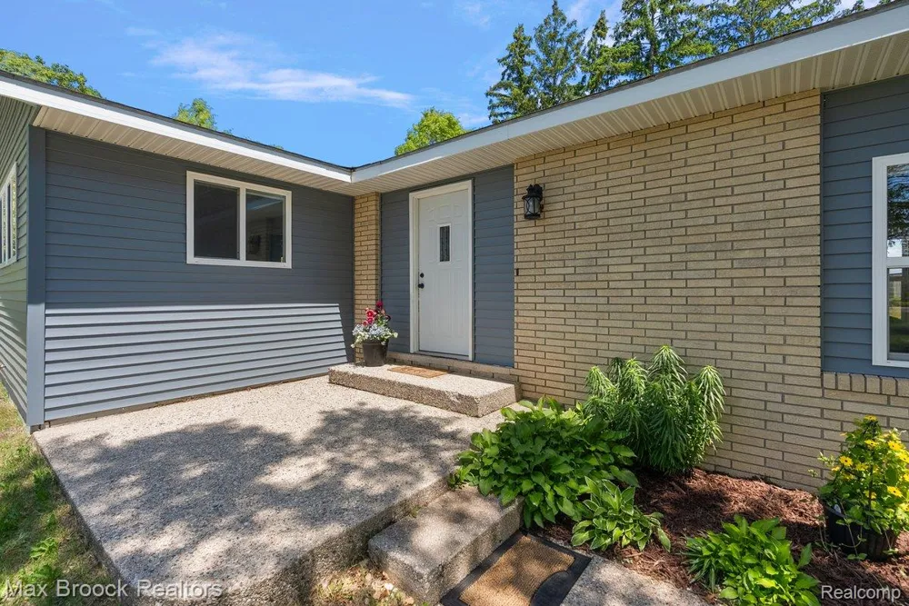 8580 Silver Creek Road Whitehall Township, MI 49461