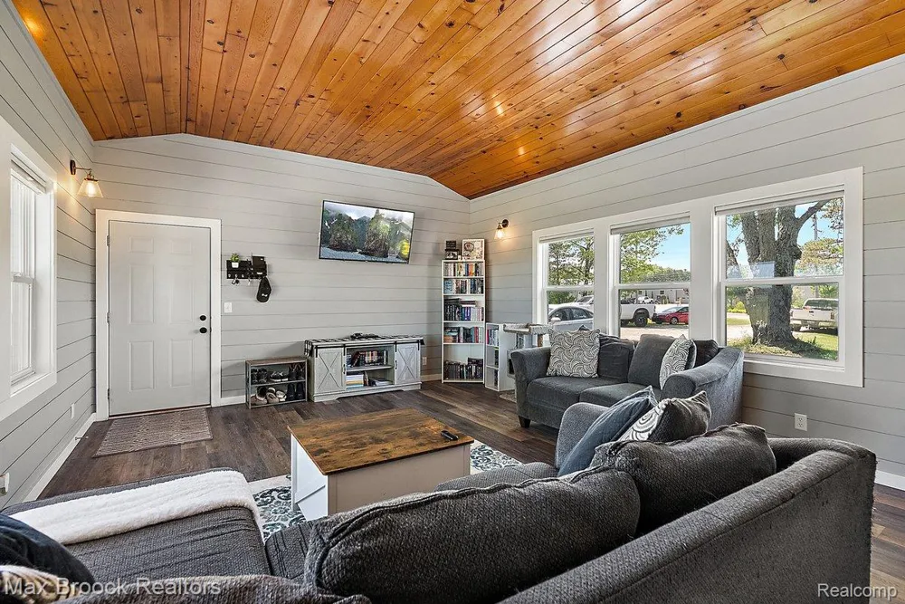 8580 Silver Creek Road Whitehall Township, MI 49461