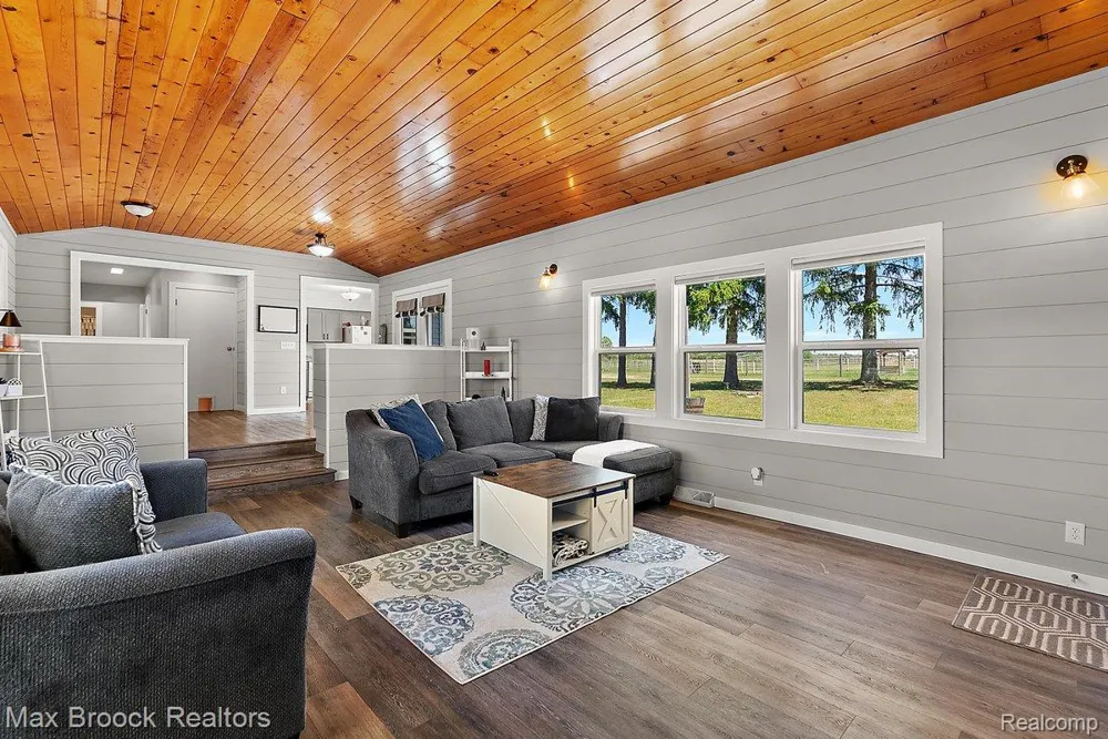 8580 Silver Creek Road Whitehall Township, MI 49461