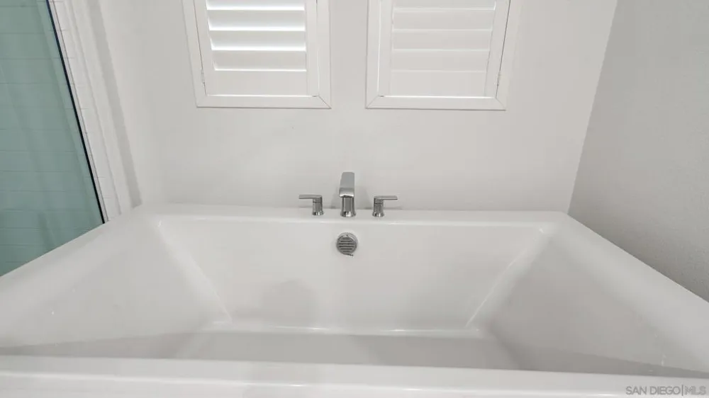 15681 Rennyson Way San Diego, CA 92127