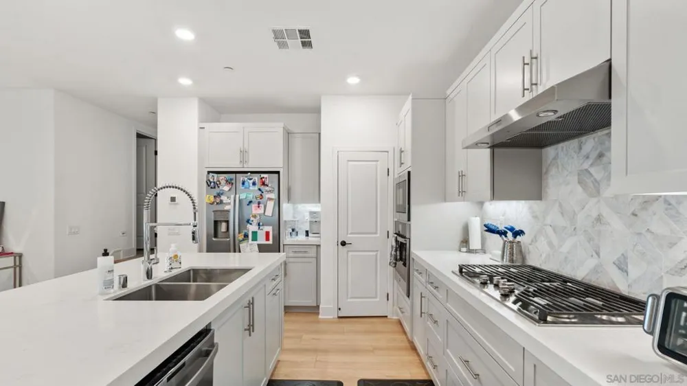 15681 Rennyson Way San Diego, CA 92127