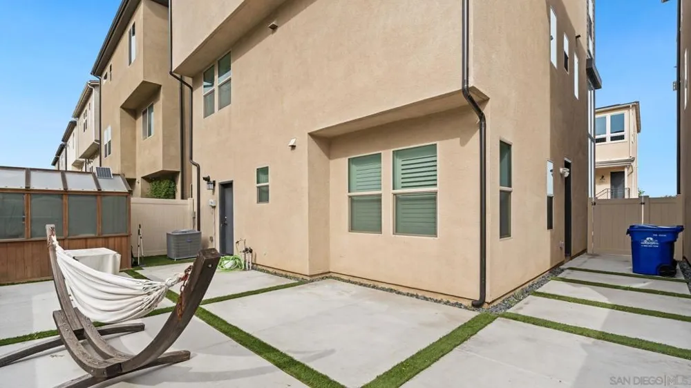 15681 Rennyson Way San Diego, CA 92127