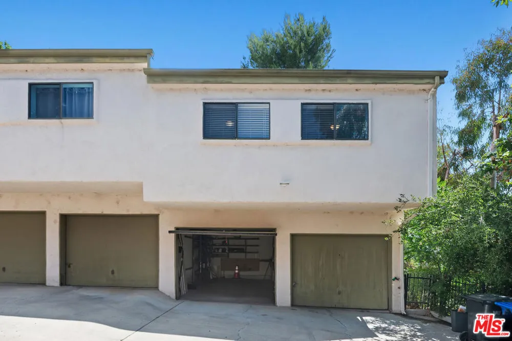 5322 Colodny Drive #9 Agoura Hills, CA 91301