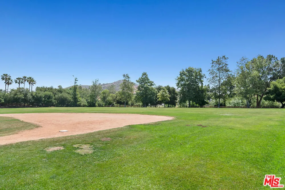 5322 Colodny Drive #9 Agoura Hills, CA 91301
