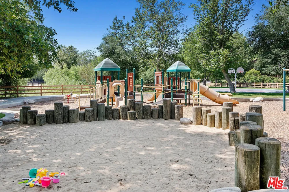 5322 Colodny Drive #9 Agoura Hills, CA 91301