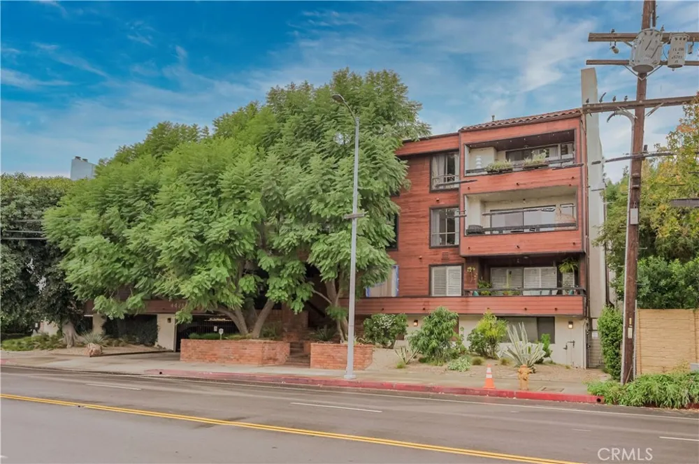4425 Whitsett