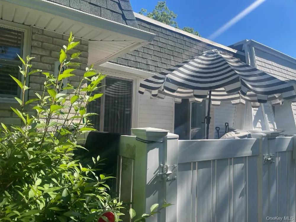 693 Blue Ridge Patchogue, NY 11763