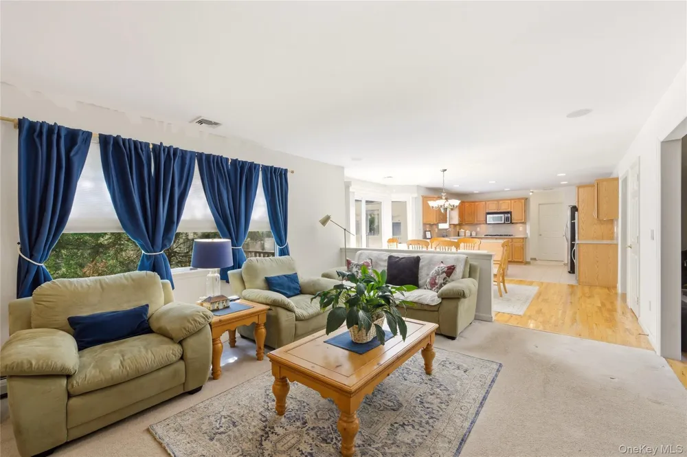 77 Woods Road Baiting Hollow, NY 11933