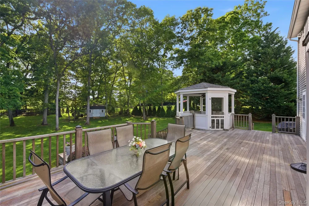 77 Woods Road Baiting Hollow, NY 11933