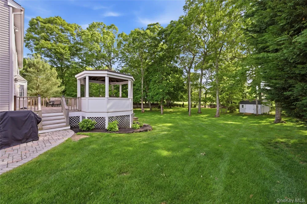 77 Woods Road Baiting Hollow, NY 11933