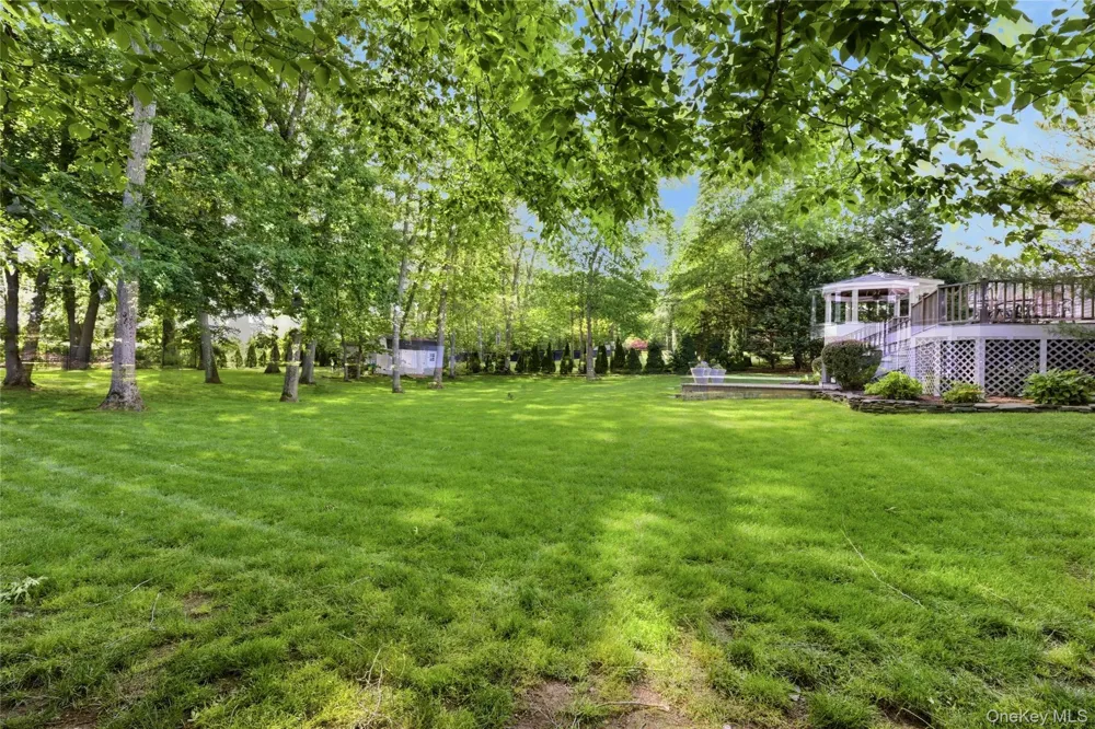 77 Woods Road Baiting Hollow, NY 11933