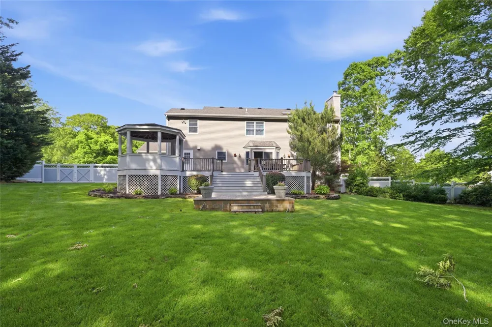77 Woods Road Baiting Hollow, NY 11933