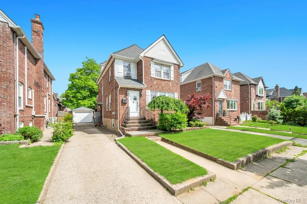 65 Bixley Heath Lynbrook, NY 11563