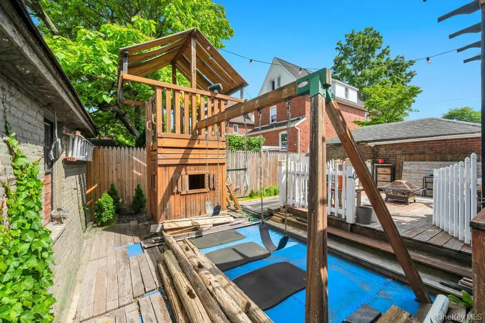65 Bixley Heath Lynbrook, NY 11563