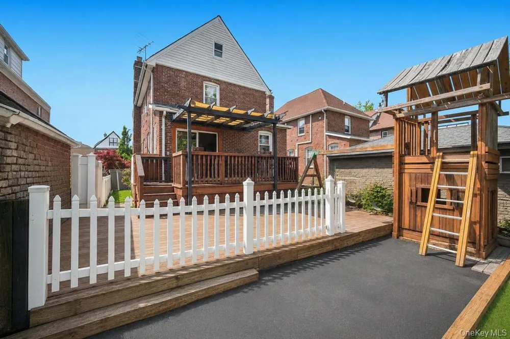 65 Bixley Heath Lynbrook, NY 11563