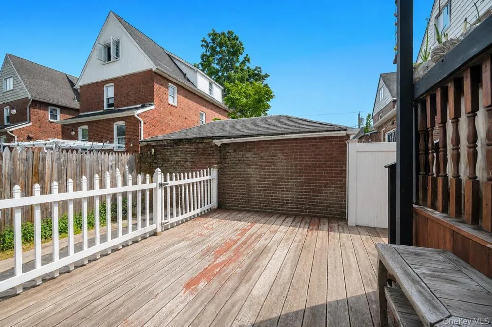 65 Bixley Heath Lynbrook, NY 11563