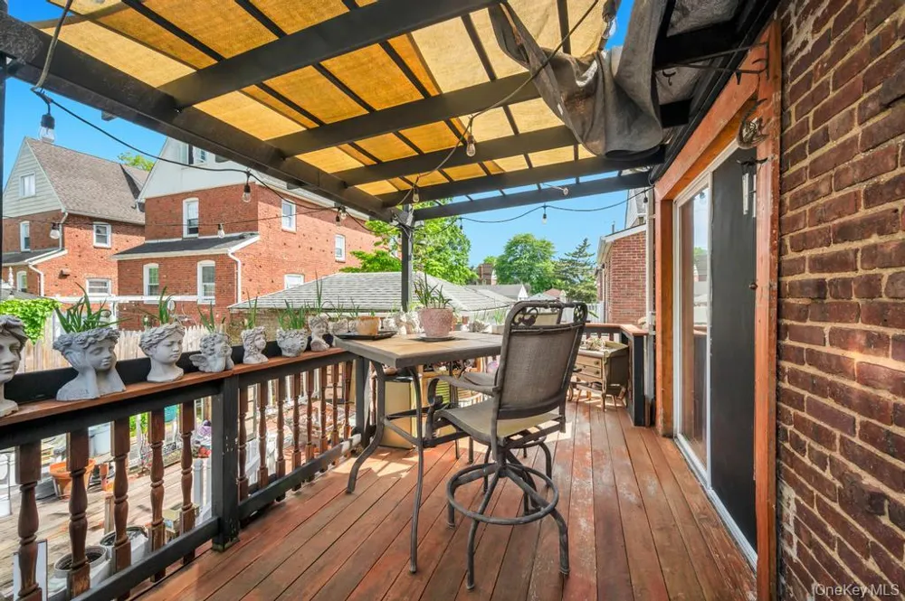 65 Bixley Heath Lynbrook, NY 11563
