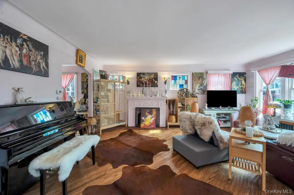 65 Bixley Heath Lynbrook, NY 11563