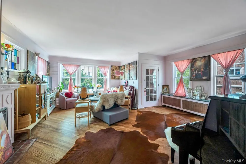 65 Bixley Heath Lynbrook, NY 11563