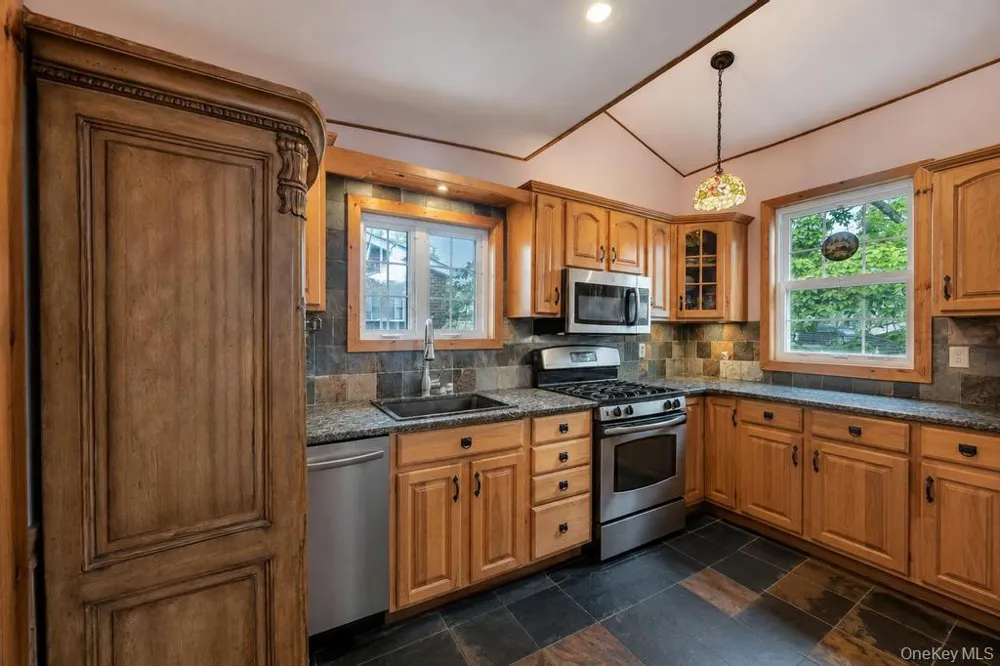 65 Bixley Heath Lynbrook, NY 11563