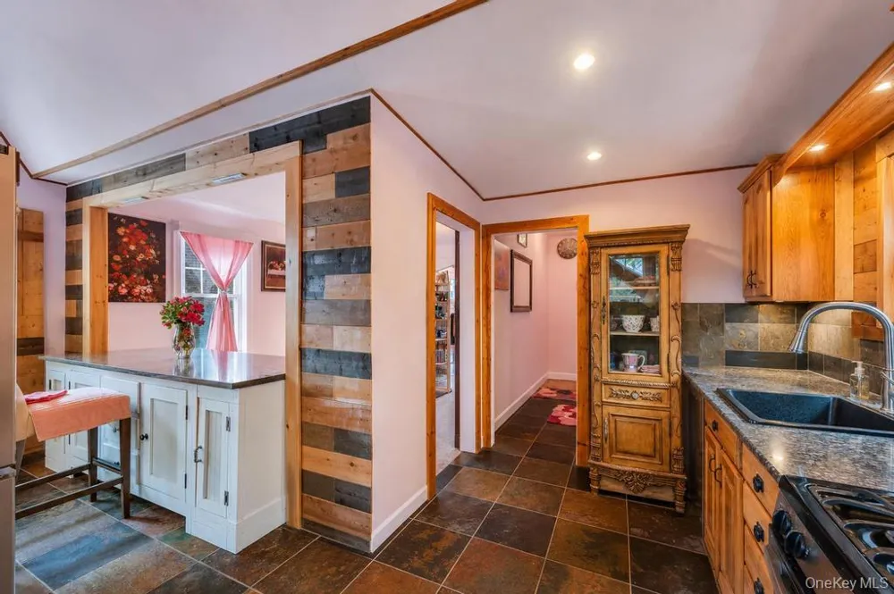65 Bixley Heath Lynbrook, NY 11563