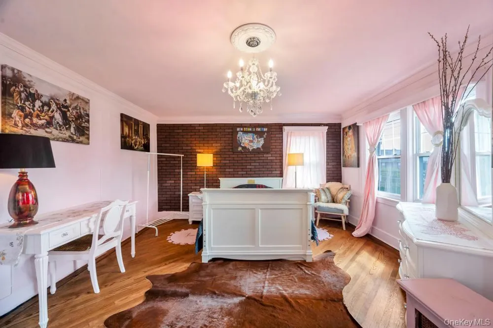 65 Bixley Heath Lynbrook, NY 11563