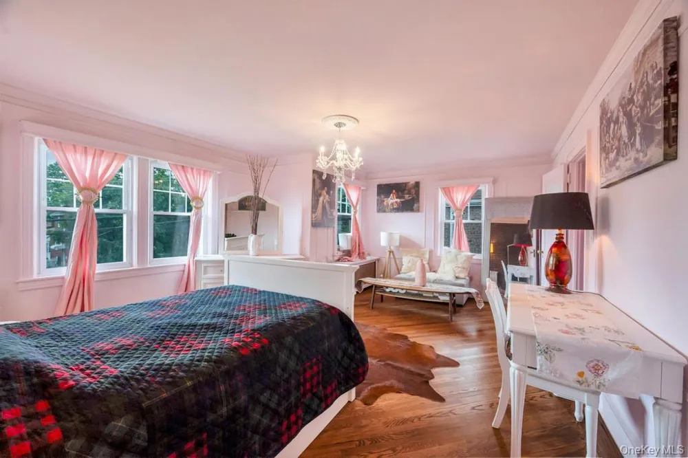 65 Bixley Heath Lynbrook, NY 11563