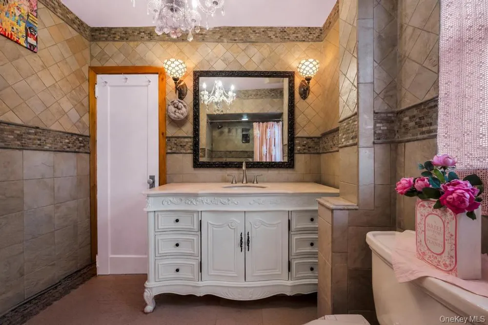 65 Bixley Heath Lynbrook, NY 11563