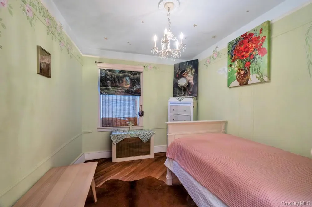 65 Bixley Heath Lynbrook, NY 11563