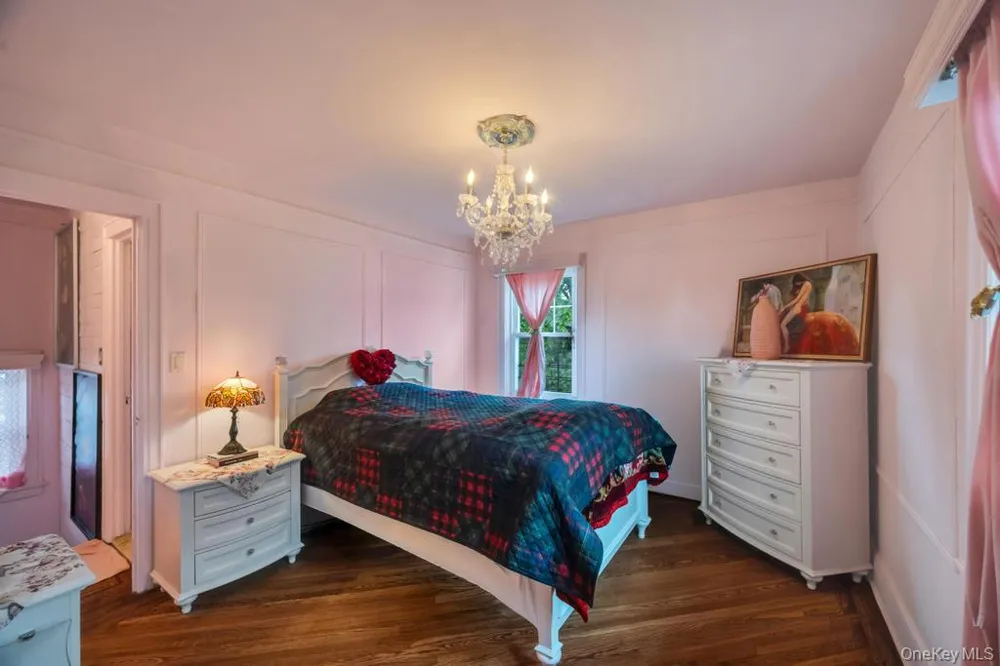 65 Bixley Heath Lynbrook, NY 11563