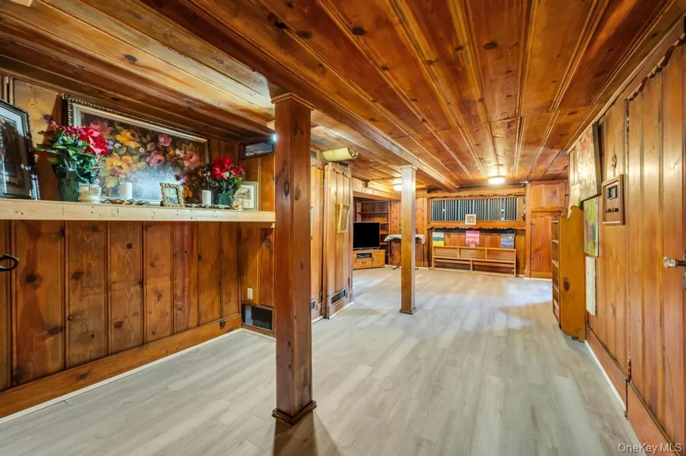 65 Bixley Heath Lynbrook, NY 11563