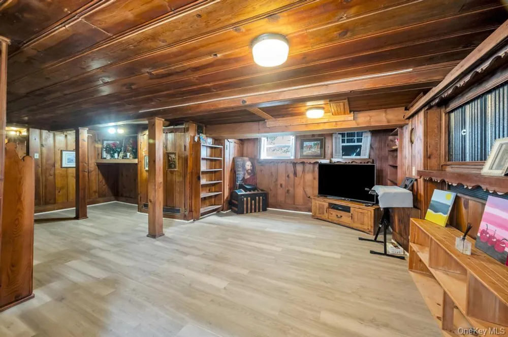 65 Bixley Heath Lynbrook, NY 11563