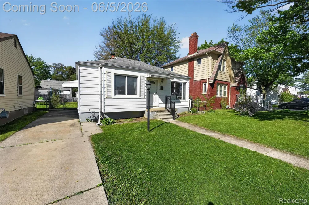 612 Mayflower Avenue Lincoln Park City, MI 48146