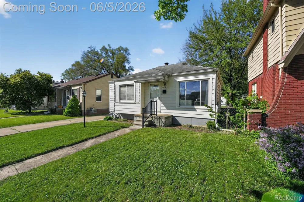 612 Mayflower Avenue Lincoln Park City, MI 48146