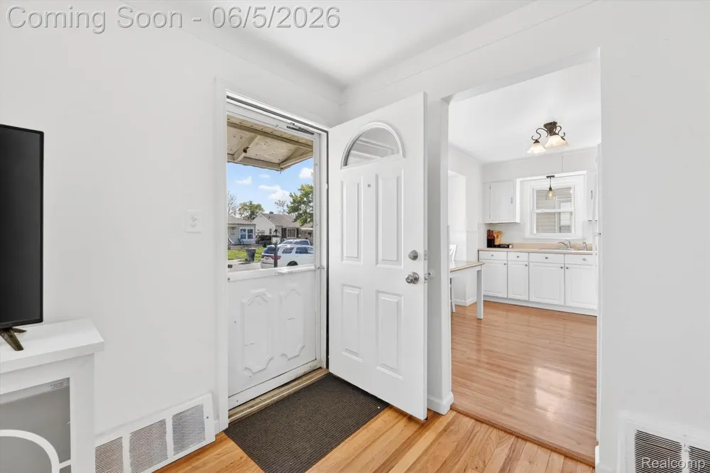 612 Mayflower Avenue Lincoln Park City, MI 48146