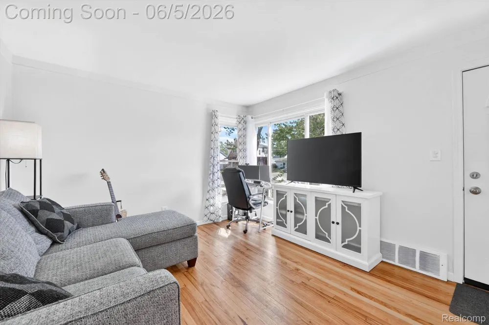 612 Mayflower Avenue Lincoln Park City, MI 48146