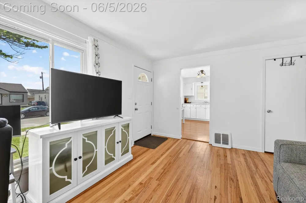 612 Mayflower Avenue Lincoln Park City, MI 48146