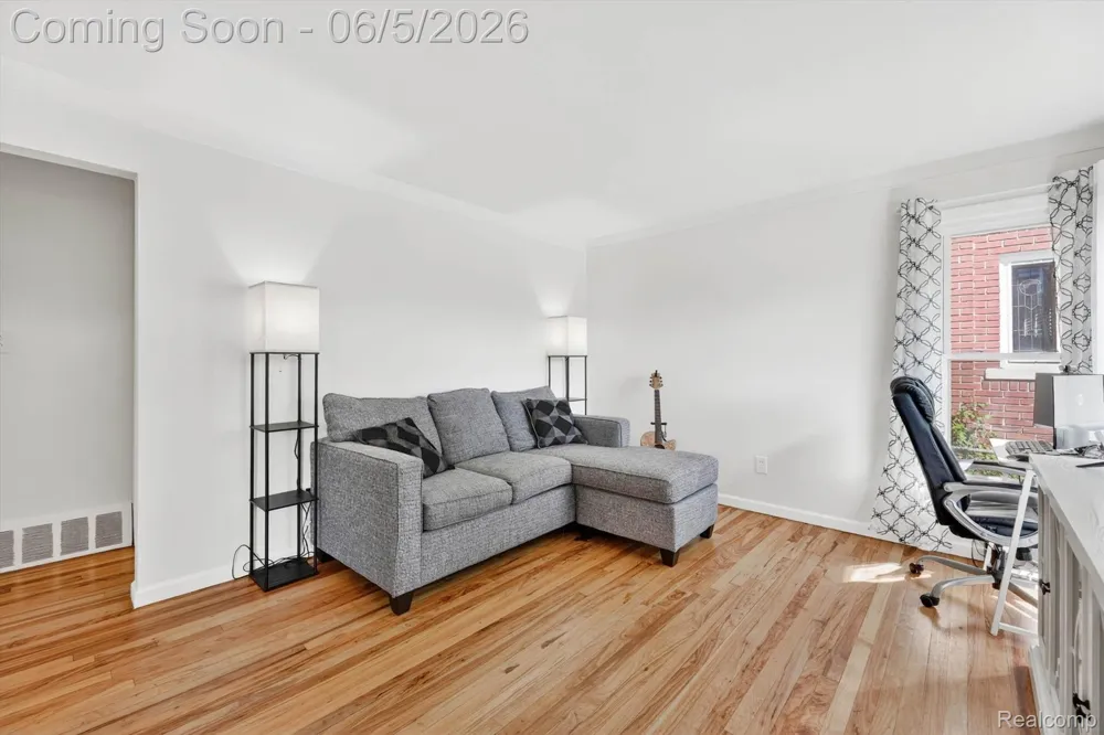 612 Mayflower Avenue Lincoln Park City, MI 48146