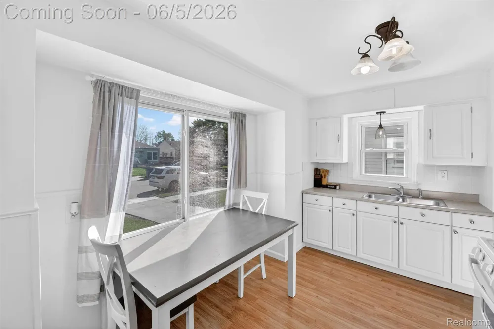 612 Mayflower Avenue Lincoln Park City, MI 48146