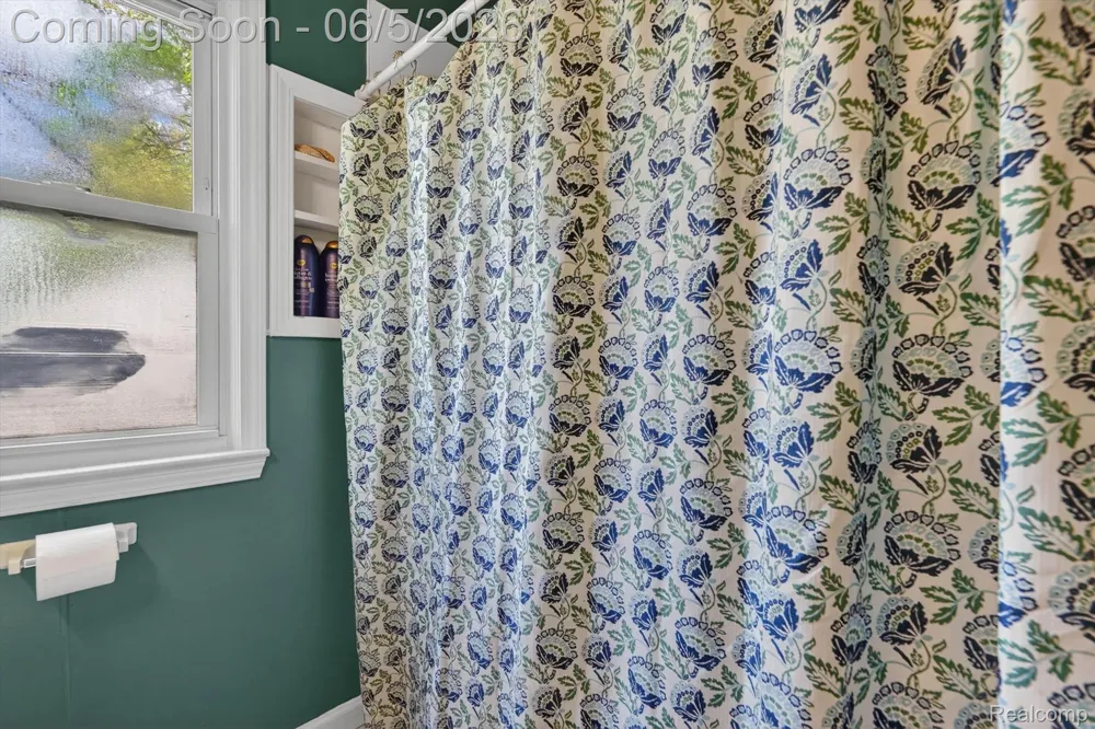 612 Mayflower Avenue Lincoln Park City, MI 48146