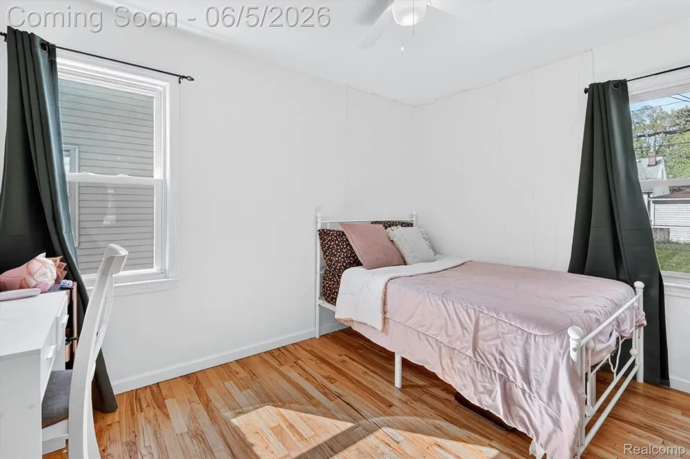 612 Mayflower Avenue Lincoln Park City, MI 48146