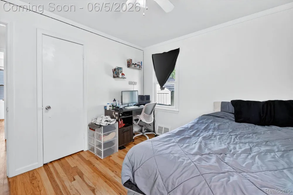 612 Mayflower Avenue Lincoln Park City, MI 48146