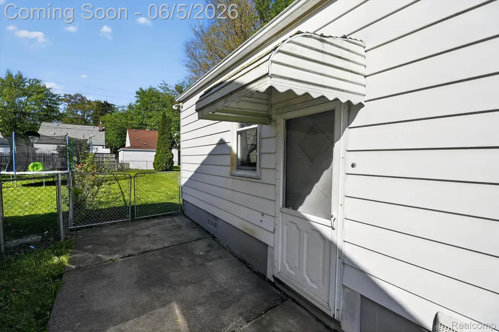 612 Mayflower Avenue Lincoln Park City, MI 48146
