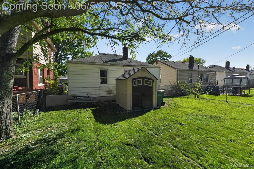 612 Mayflower Avenue Lincoln Park City, MI 48146