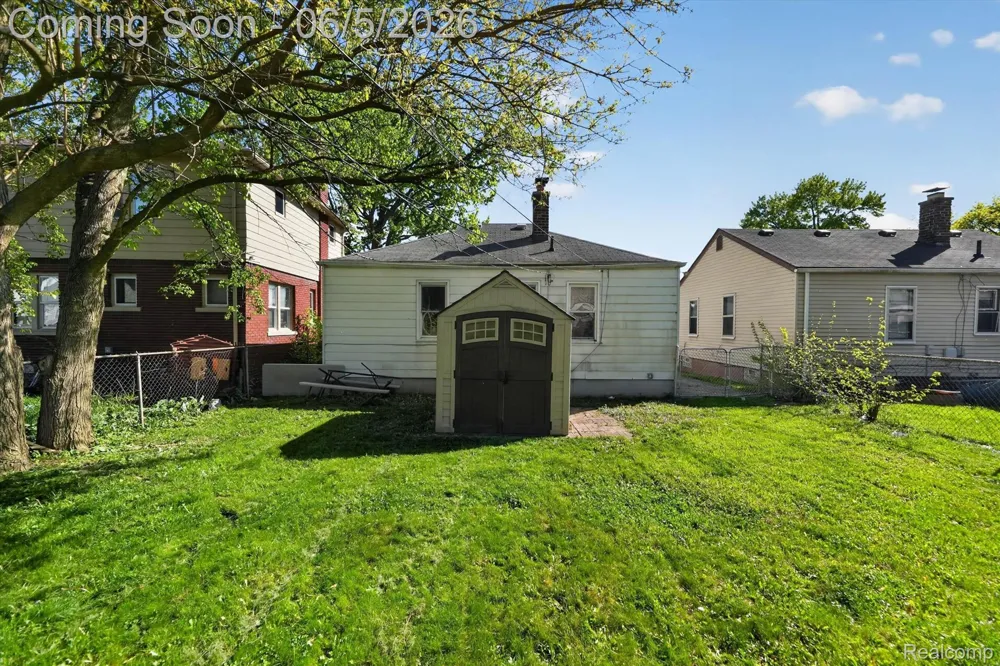 612 Mayflower Avenue Lincoln Park City, MI 48146