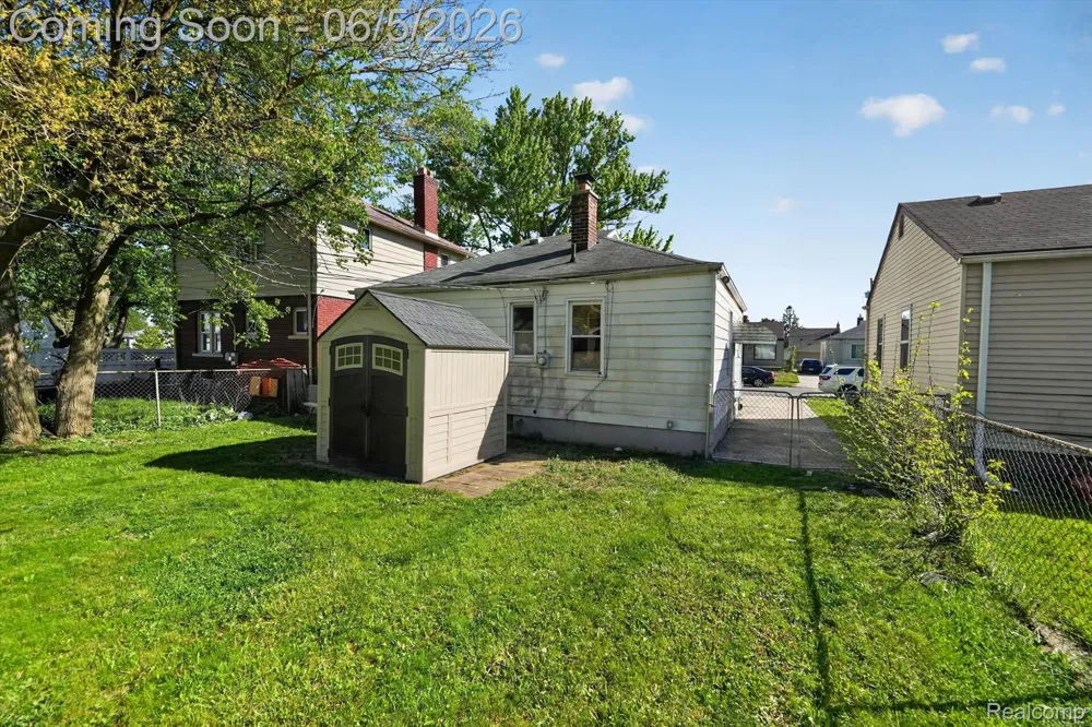 612 Mayflower Avenue Lincoln Park City, MI 48146