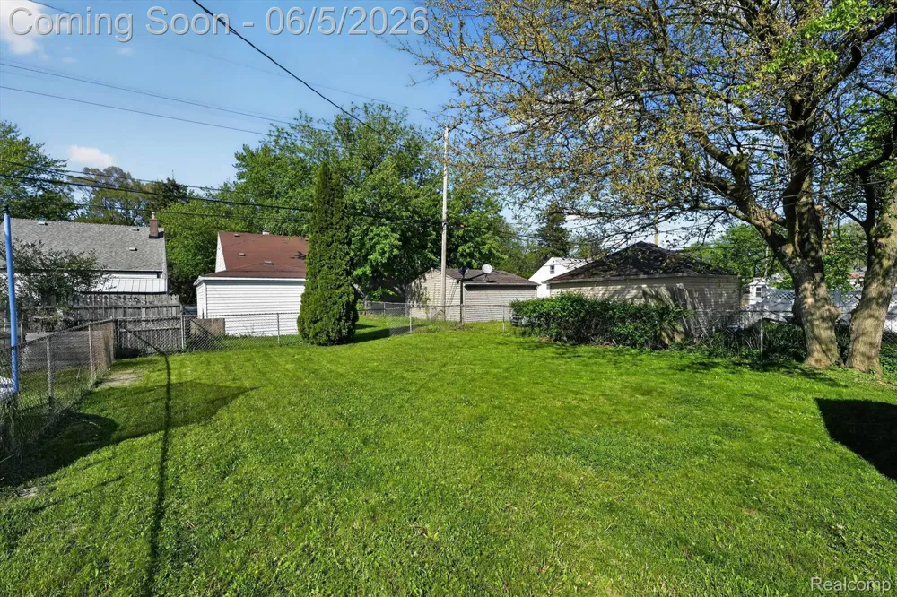 612 Mayflower Avenue Lincoln Park City, MI 48146